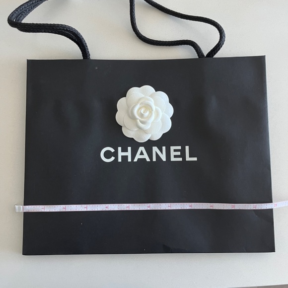 Set of 5 Cartier and Chanel Shopping Bags With Camellia - Picture 2 of 5